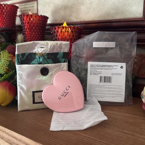 Gucci Blue Heart Pouch - Picture 2 of 5